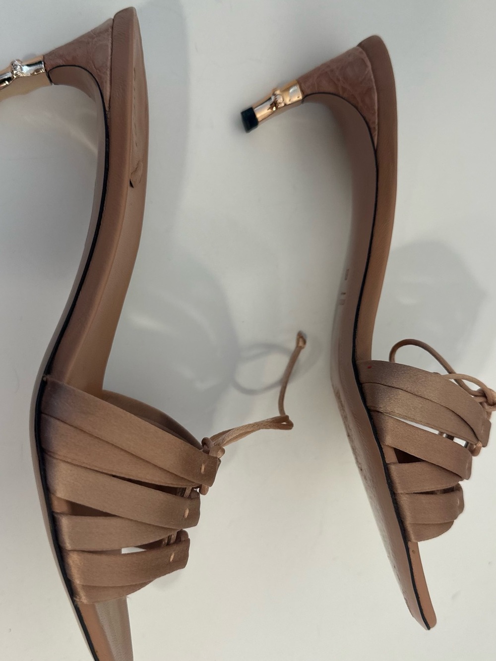Authentic vintage Gucci Satin Slide Mules in Blush Tan - Picture 4 of 16
